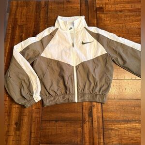 Nike White & Olive Youth M Windbreaker Jacket